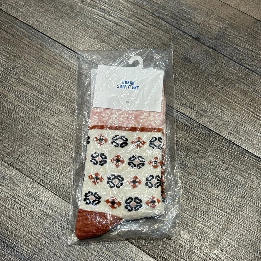 Urban Outfitters Floral Socks - Cream and Brown - Kara Patterned Crew Sock NWT